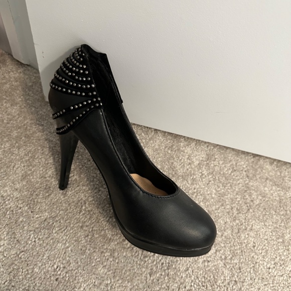 Women’s shoes and boots - Picture 12 of 16